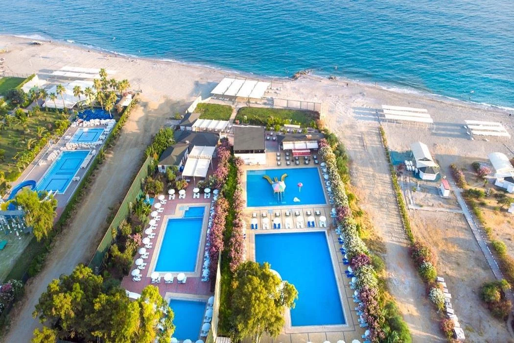 atlas-beach-halal-luxury-holiday-family-resort-havuz-17544